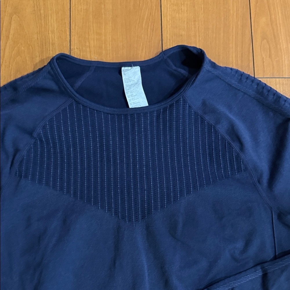 Fabletics Navy top - Picture 6 of 9